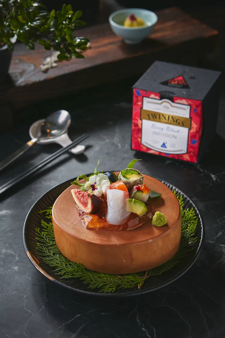 雙品牌合作的套餐以時節蔬菜及菇類為主。業者提供