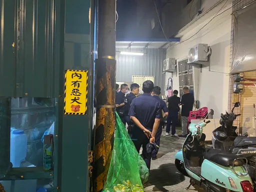 內有惡犬嚇誰?雄警掃蕩職業賭場 逮58名賭客送辦