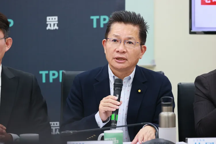 民眾黨立法院黨團幹事長吳春城。民眾黨立法院黨團提供