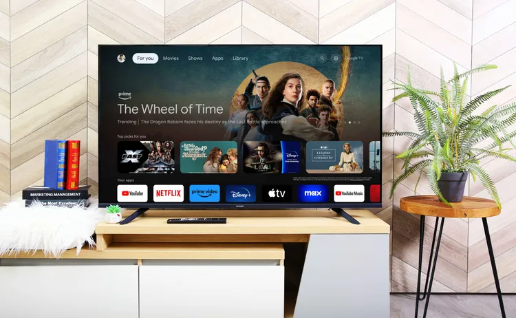 奇美「G2系列」Google TV，獲得美國Google官方認證正版授權系統，家庭成員都能擁有個人化專屬頁面，並搭載最新Hey Google智慧聲控管家，輕鬆享受高智能居家視聽生活。