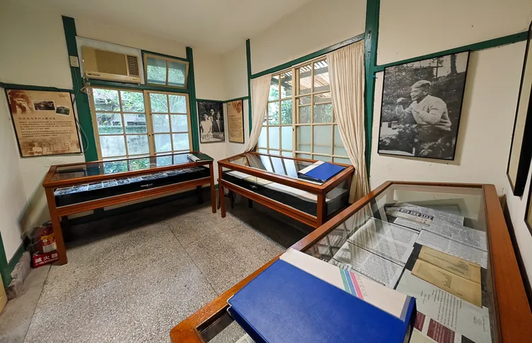 殷海光故居裡頭展示了他生前的著作、文章和書信手稿。田欣雲攝