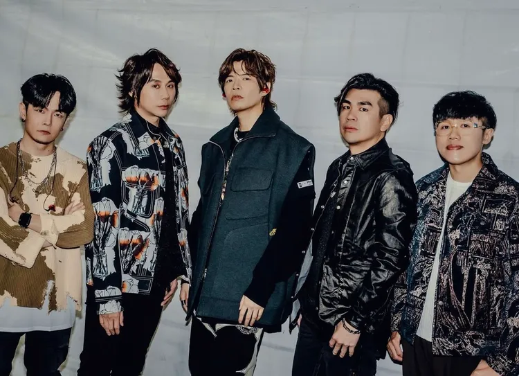 八三夭人氣爆棚，演唱會一場接一場開。阿電兩人IG