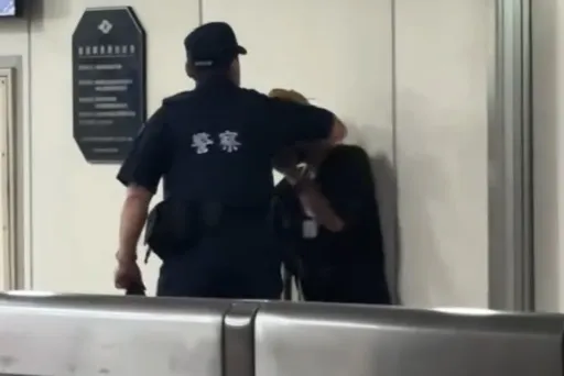 暴力執法!北市捷運警察出手打遊民 蠻橫推倒在地驅趕畫面曝