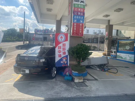 新北37歲女疑恍神 開馬3衝撞加油站!稱「這原因」釀禍