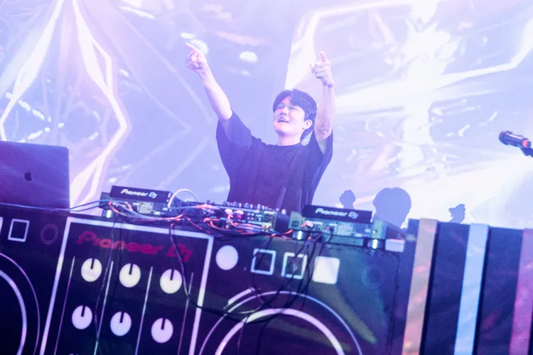 宇宙人主唱小玉擔任DJ。Legacy提供