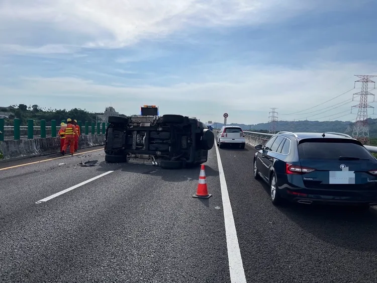 陳姓女駕駛自述未開啟輔助駕駛系統。民眾提供