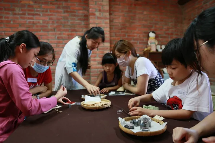 香囊製作。新竹縣府提供