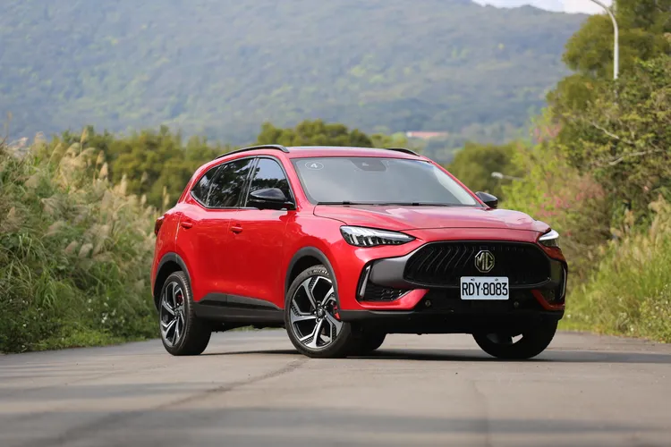 竄升新一代國產中型SUV銷售王的MG HS，藉著既有的大滿配、三車型91.5萬元起的產品設定，以及已累積的市場使用口碑，至今已有近2萬台的交車數。林浩昇攝