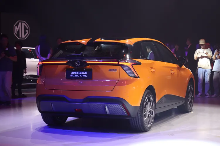 入門後驅設定的MG4 EV旗艦版擁有204匹馬力，MG4 XPOWER性能版雙馬達可爆發出435匹最大馬力，0-100km/h加速僅3.8秒，無論馬力數據及加速實力都相當有看頭。林浩昇攝