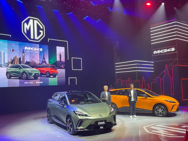 MG在台第三款上市車款MG4純電跨界掀背車，在6/13以99.9萬元起的雙動力布局上市，主打平價大滿配受到消費者關注。林浩昇攝