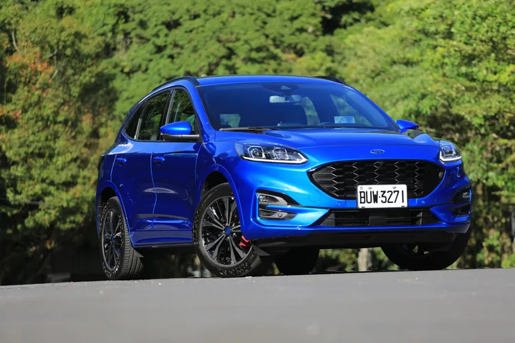 Ford Kuga在近幾個月也有顯著的促銷力道，Kuga EcoBoost 180超質X在6月主打舊換新優惠價79.9萬元起。圖為24年式追加的EcoBoost 180 ST-Line Sport車型。林浩昇攝