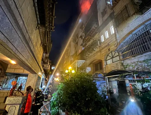新北土城民宅深夜惡火！延燒150坪　至少1死2命危
