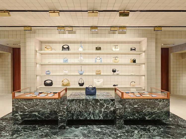 BOTTEGA VENETA台北101旗艦店運用大量混凝土磁磚。品牌提供