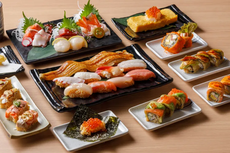 若櫻壽司表示在台灣北中南開設三家分店，致力於為消費者提供多元化的日式料理。業者提供