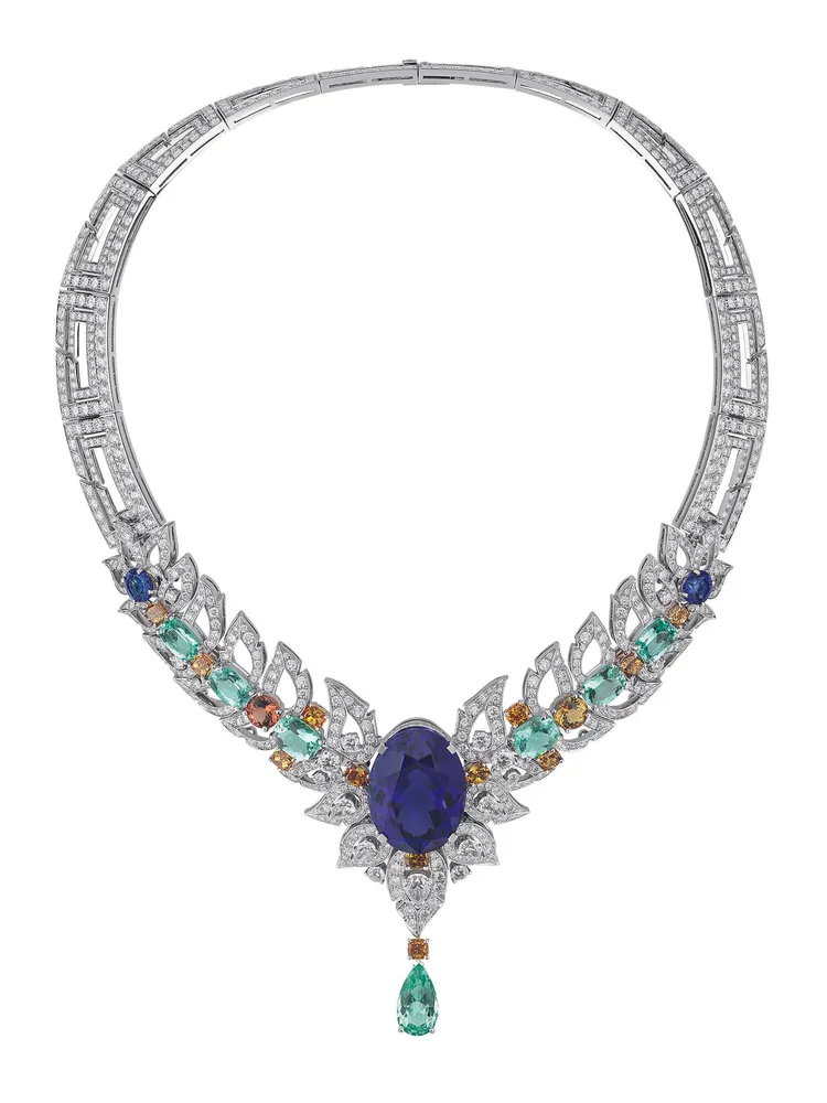 LABIRINTI GUCCI花卉項鍊，鑲嵌1顆60.89克拉深藍色坦桑石。品牌提供