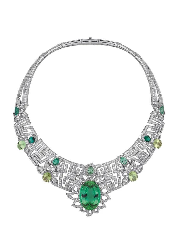 LABIRINTI GUCCI項鍊中心鑲嵌有56.37克拉橢圓形綠色碧璽。品牌提供