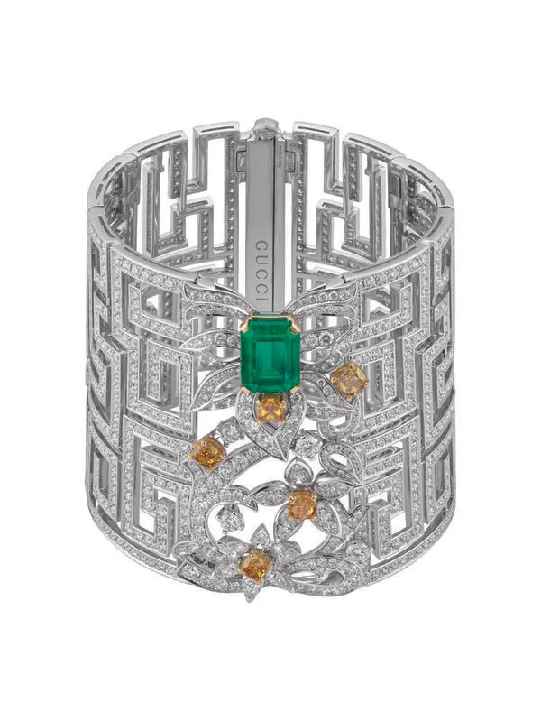 LABIRINTI GUCCI手鐲，鑲嵌有5.93克拉哥倫比亞祖母綠。品牌提供