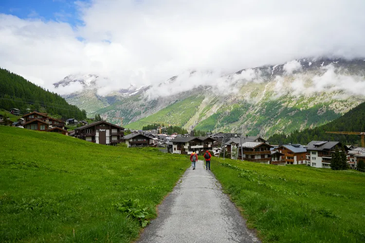 山城周邊有許多小徑，任遊客來此健行。田欣雲攝
