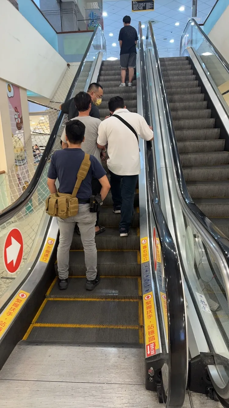 警方循線前往醫院逮人，追回金飾。讀者提供