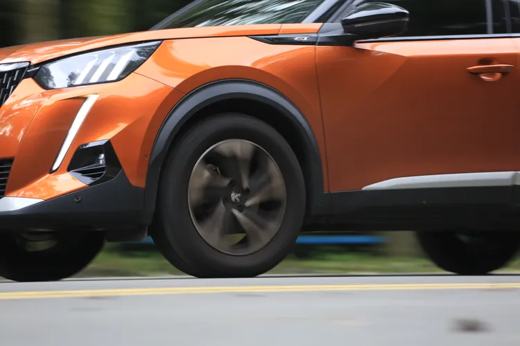 ALENZA 001可說集結了操控能力、排水性、舒適性、寧靜度，以及低磨耗等特色於一身，值得擁有SUV的你嘗試體驗它的魅力。林浩昇攝