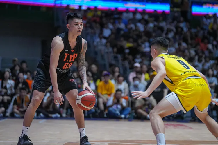 盧峻翔(左)。PLG