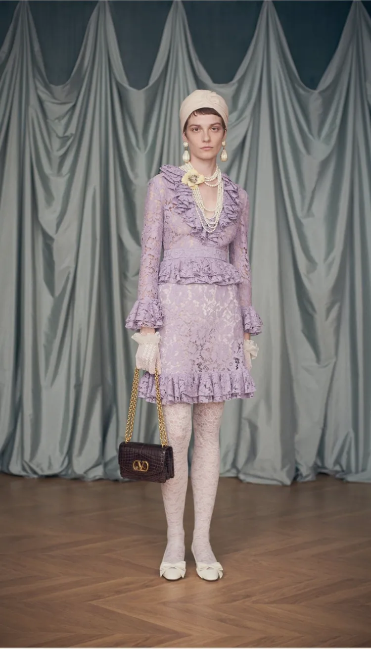 VALENTINO 2025春夏系列運用蕾絲元素打造華麗氣息。翻攝VALENTINO IG