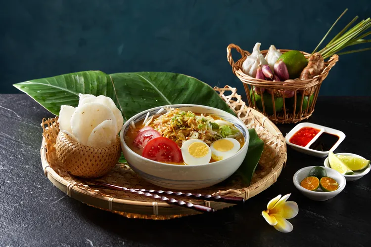 印尼薑黃蔬食雞肉米粉湯NT$430。業者提供