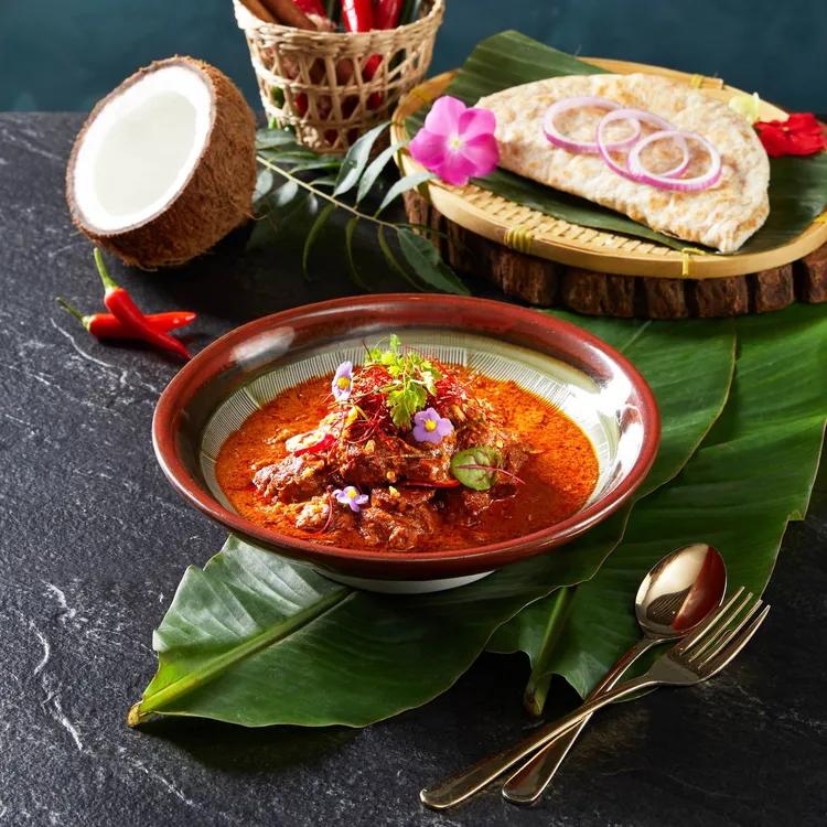 印尼仁當牛肉佐印度全麥餅NT$490。業者提供