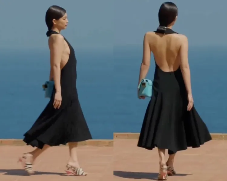 Jennie日前為JACQUEMUS走秀的造型大秀性感側乳和美背。翻攝影片