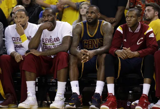 不爽被嗆蹭流量！詹姆士退追3球員　還包括他前隊友