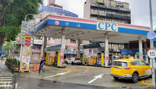 加油再等等！受惠油價兩機制　下週汽油、柴油估降0.1元