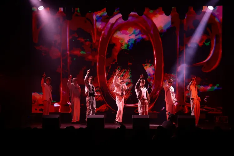 BALLISTIK BOYZ挑戰「E16蹲」，升級成「25蹲」。LDH愛夢悅提供