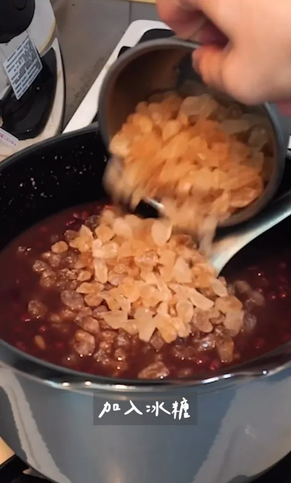煮紅豆湯準備食材:紅豆、圓糯米、冰糖。IG @woodywoody315 提供