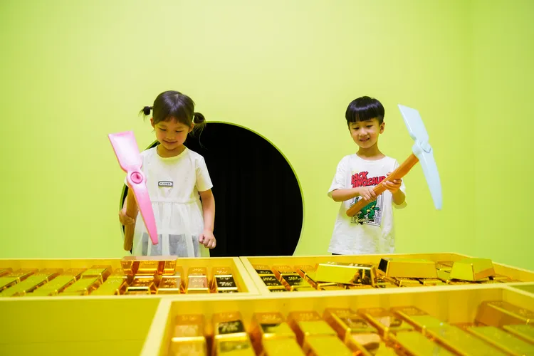 發現金條的發財夢。田欣雲攝