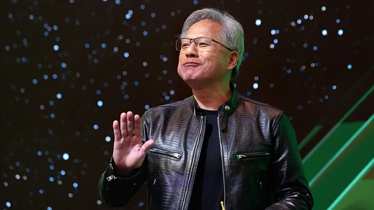 黃仁勳日前在記者會上吃三明治，表示自己忙到沒時間吃飯。中央社