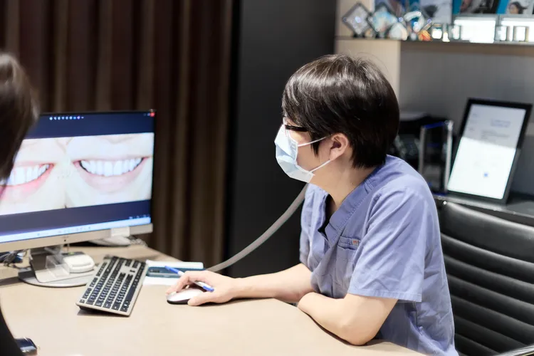 笑容美學需透過醫師的經驗、美感及科學方法來客製化適合每個人臉型的專屬微笑曲線