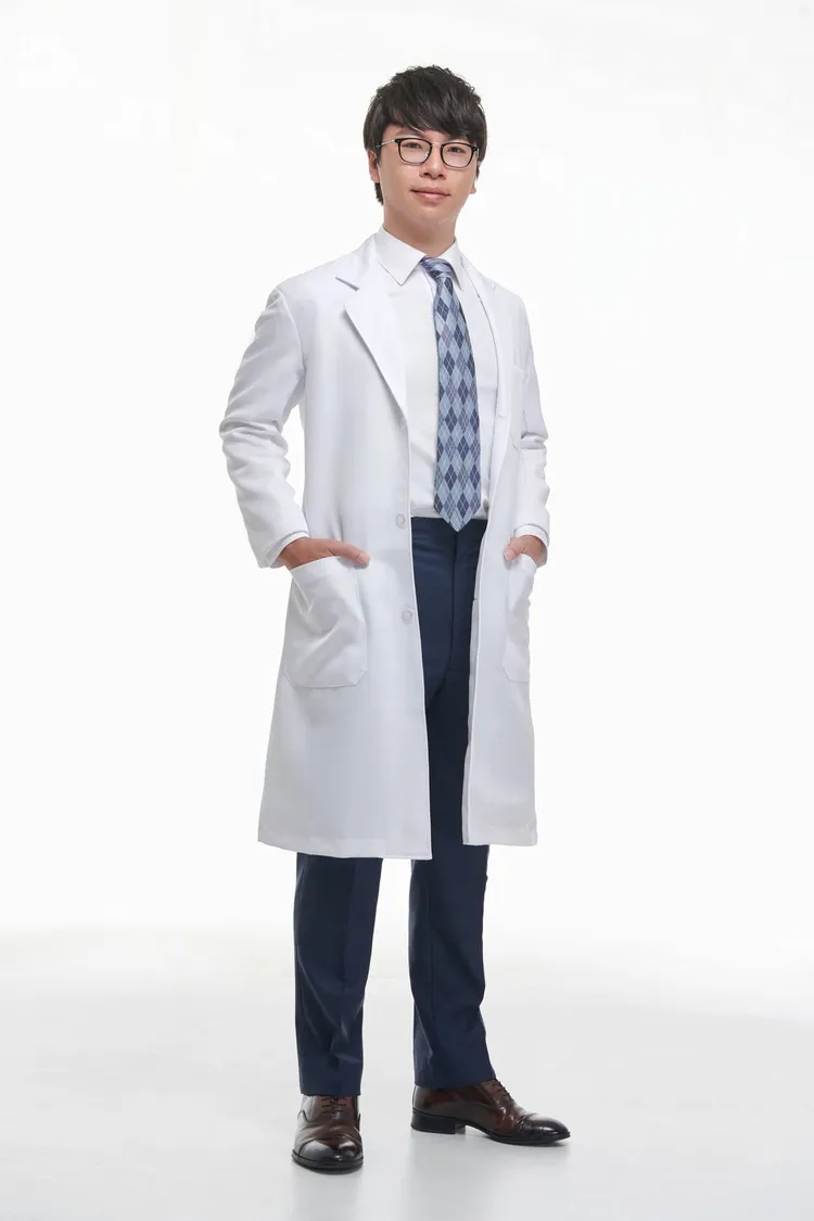 臥和彩日牙醫診所院長張紫陽暨蔡司牙科顯微鏡認證講師