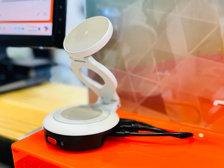 後續將推出結合Hub與無線充電裝置。趙筱文攝影。