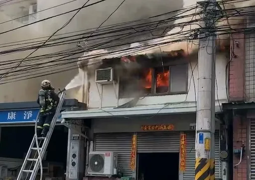 烏日民宅起火!1樓中間臥室發現一具焦屍 火調人員調查中