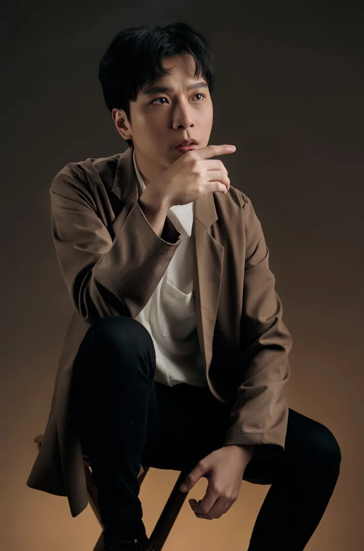 潘信叡憑藉著出色的歌聲，在一片女主播的17平台上，擄獲許多粉絲的心。