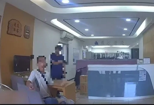 水泥工闖營造公司潑汽油討百萬工程款 一觸即發!三峽警「1招」智取逮人