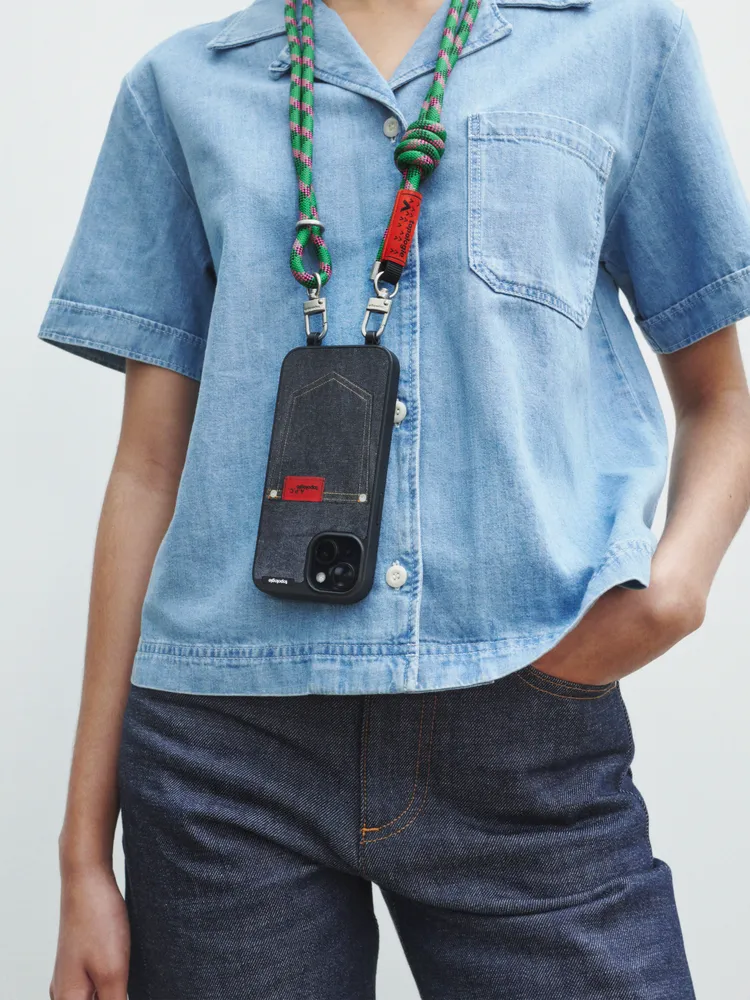 牛仔手機殼與可拆卸帶錨可以搭成一套。品牌提供