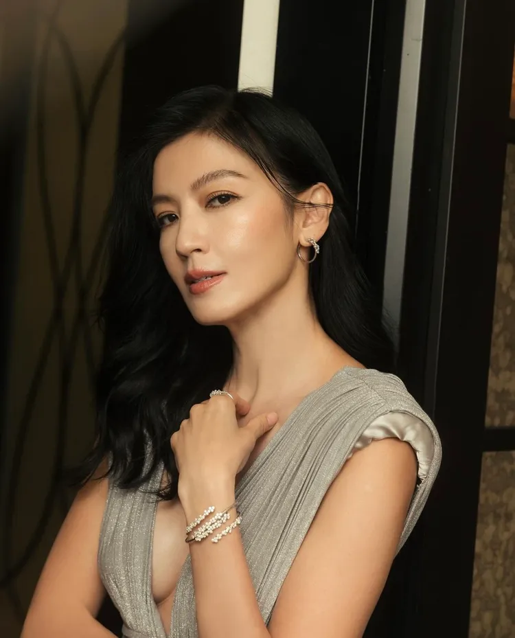 林熙蕾罕見解放好身材。翻攝林熙蕾IG