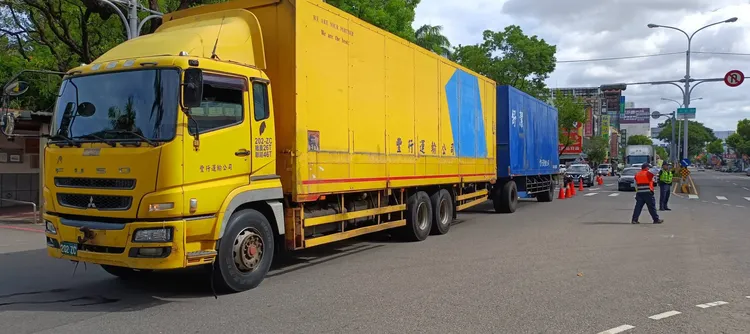 肇事聯結車。讀者提供