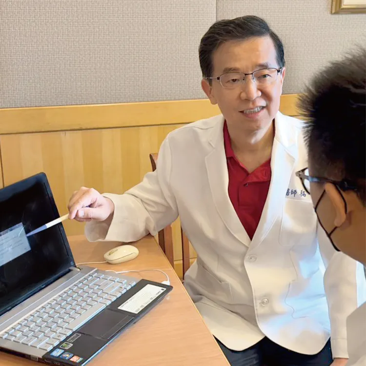 楊聰才診所心理衛教中心院長楊聰財。取自楊聰才診所粉專