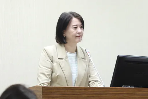 綠委到高中畢典談「青鳥」 王鴻薇斥:政治入侵校園荼毒學子