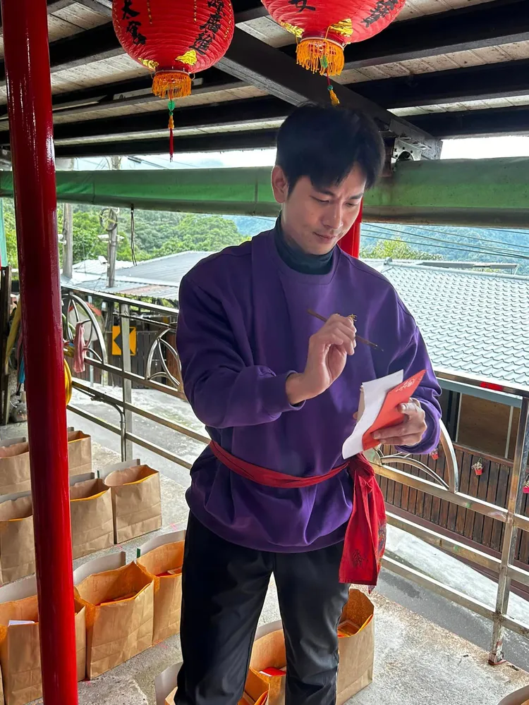 楊子儀也是乩身。翻攝烏來龍太宮臉書