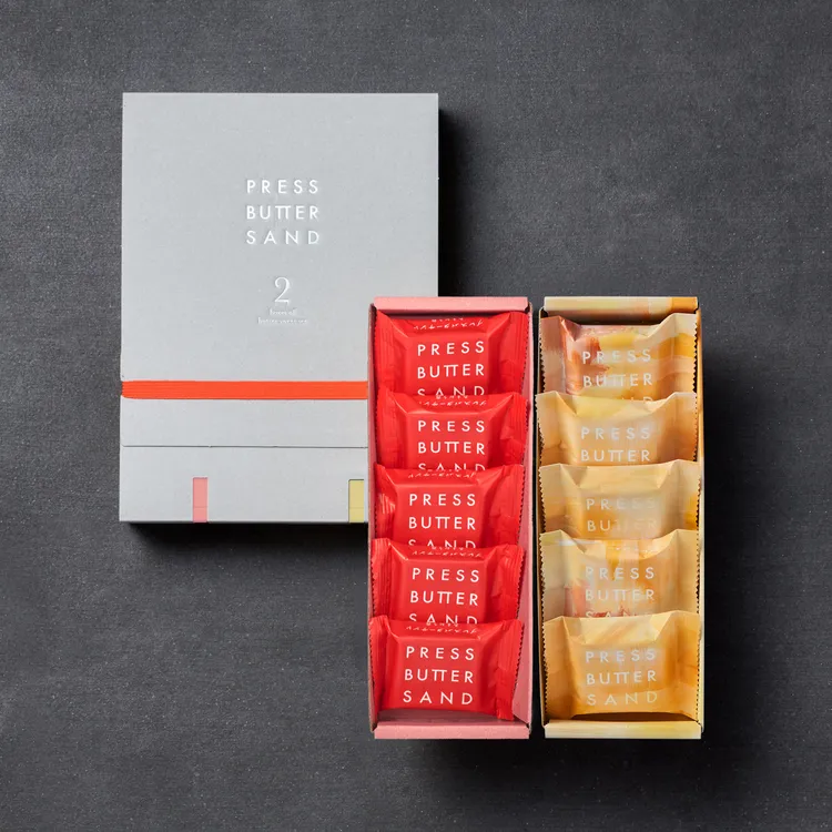 「草莓+起司」雙風味焦糖奶油夾心餅乾禮盒，每盒10入、售價1100元。業者提供