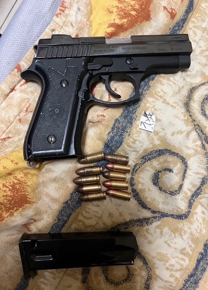 警方查獲改造手槍及子彈。民眾提供