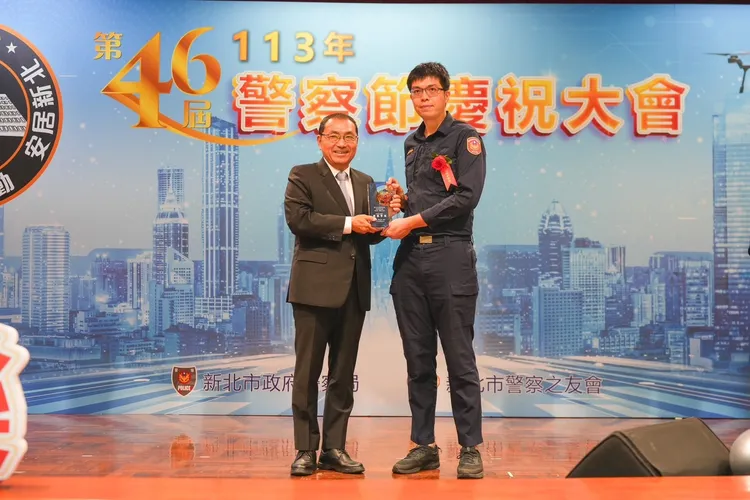 新北市刑大科技偵查隊偵查佐邱鎬榮獲全國暨新北市模範警察。警方提供